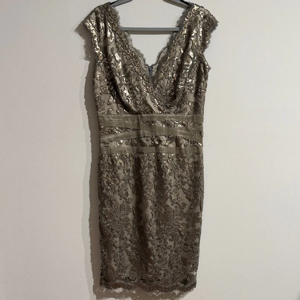 TADASHI SHOJI Women 12 Green Metallic Sequin Lined Elegant Lace Cap Sleeve Dress